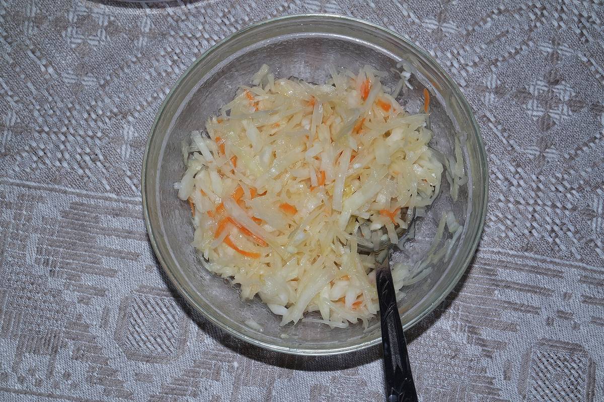 Готовая капуста с морковью: хрустит и пахнет как надо